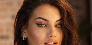 Carolina Stramare costume aderenze lato A trasparenza