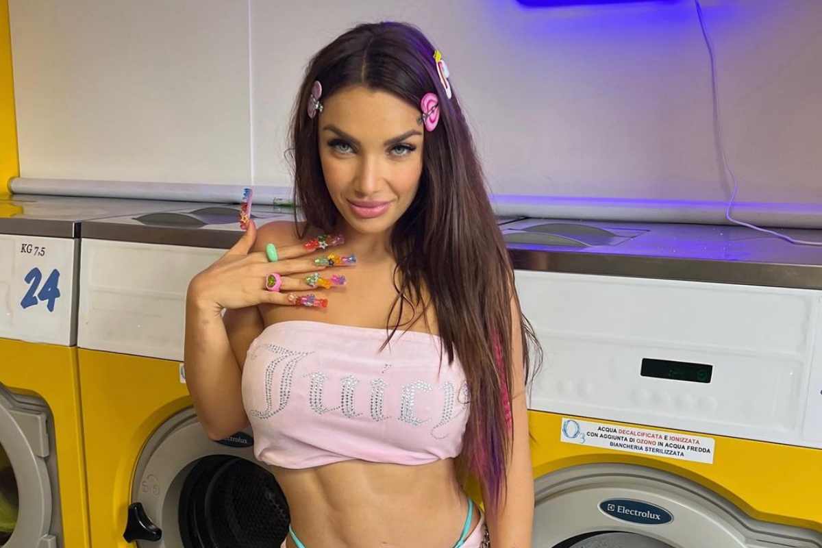 Elettra Lamborghini lascia in fan a bocca aperta