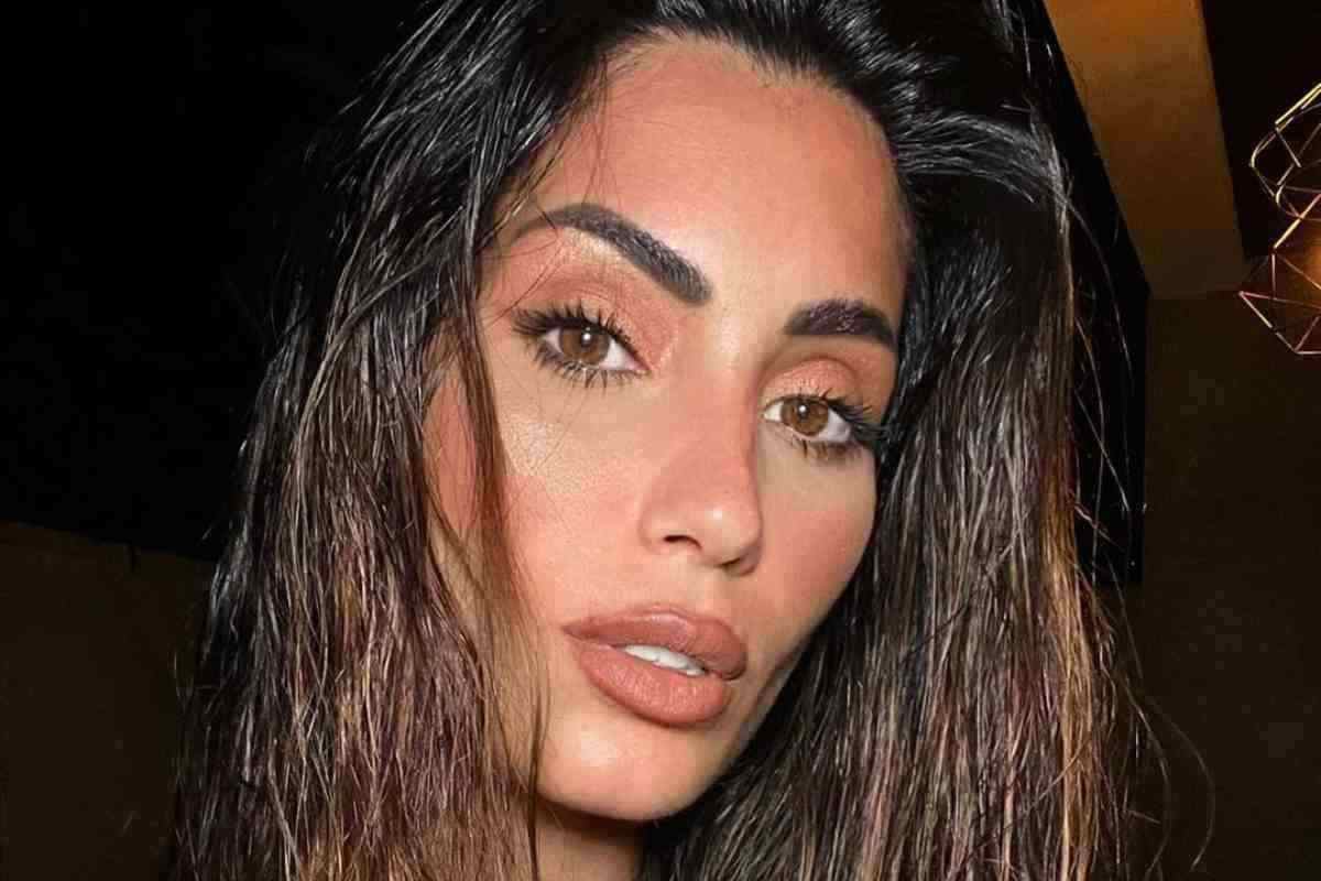 Federica Nargi abito esaltante scollatura minigonna