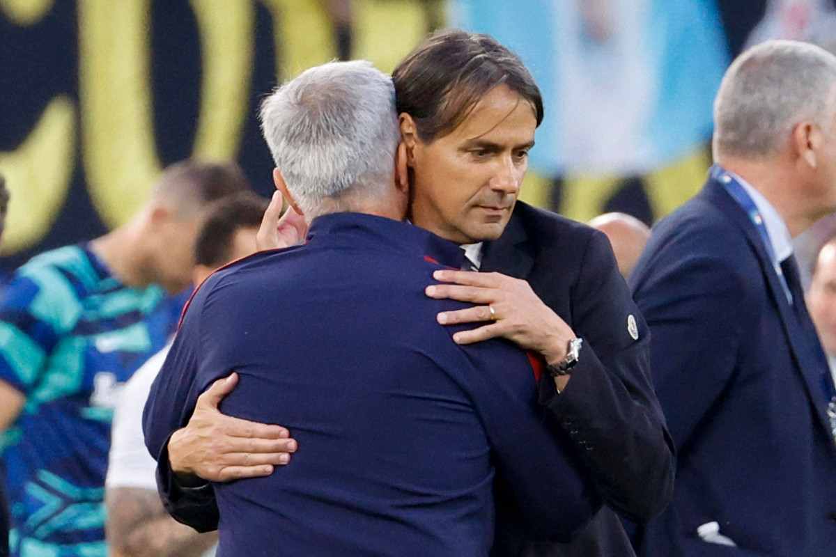 Inzaghi e Mourinho si abbracciano