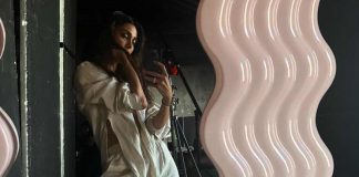 Belen nuda in vasca: la showgirl è da impazzire