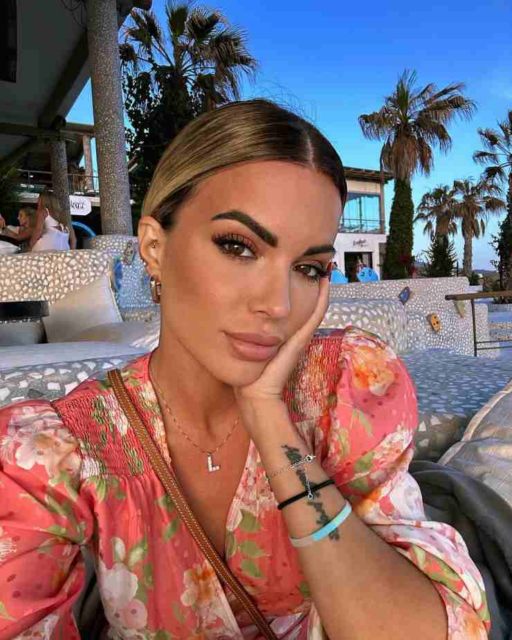 Selfie che innamora i fan per Ludovica Pagani