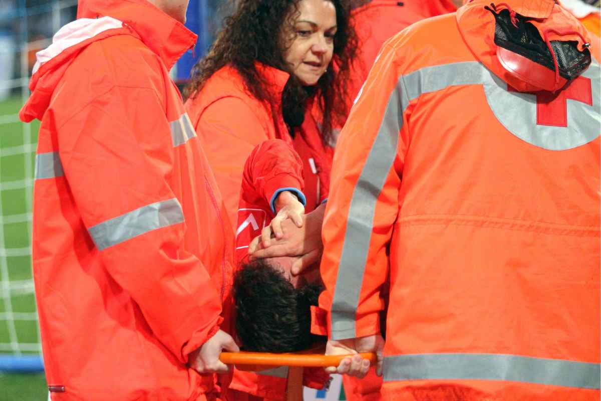 Allenatore sviene in campo