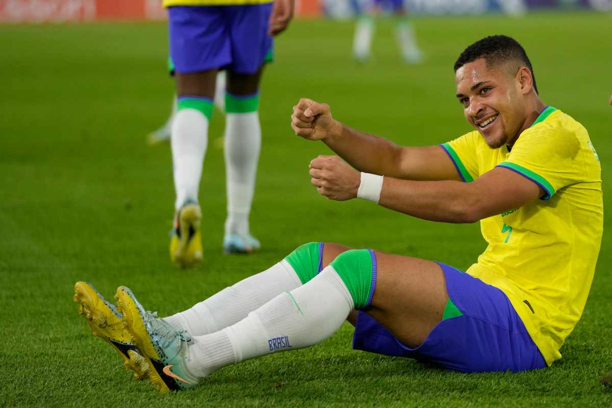 Infortunio Vitor Roque