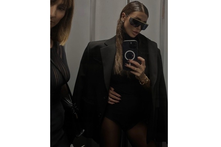 Cristina Buccino selfie calze