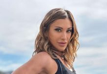 Sabrina Salerno piscina trasparenze scollatura