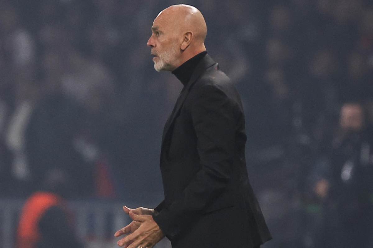 Stefano Pioli saluta due rossoneri