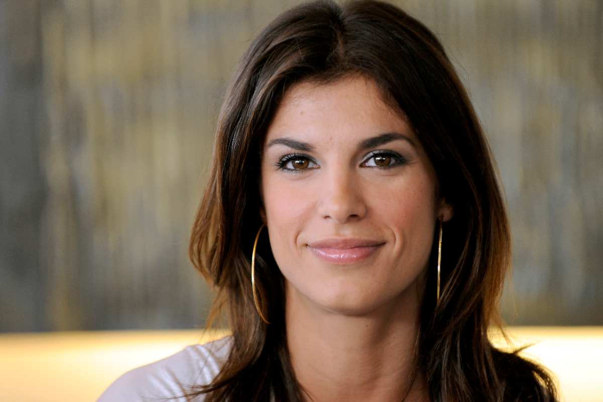 Elisabetta Canalis esagerata: bollentissima sul letto