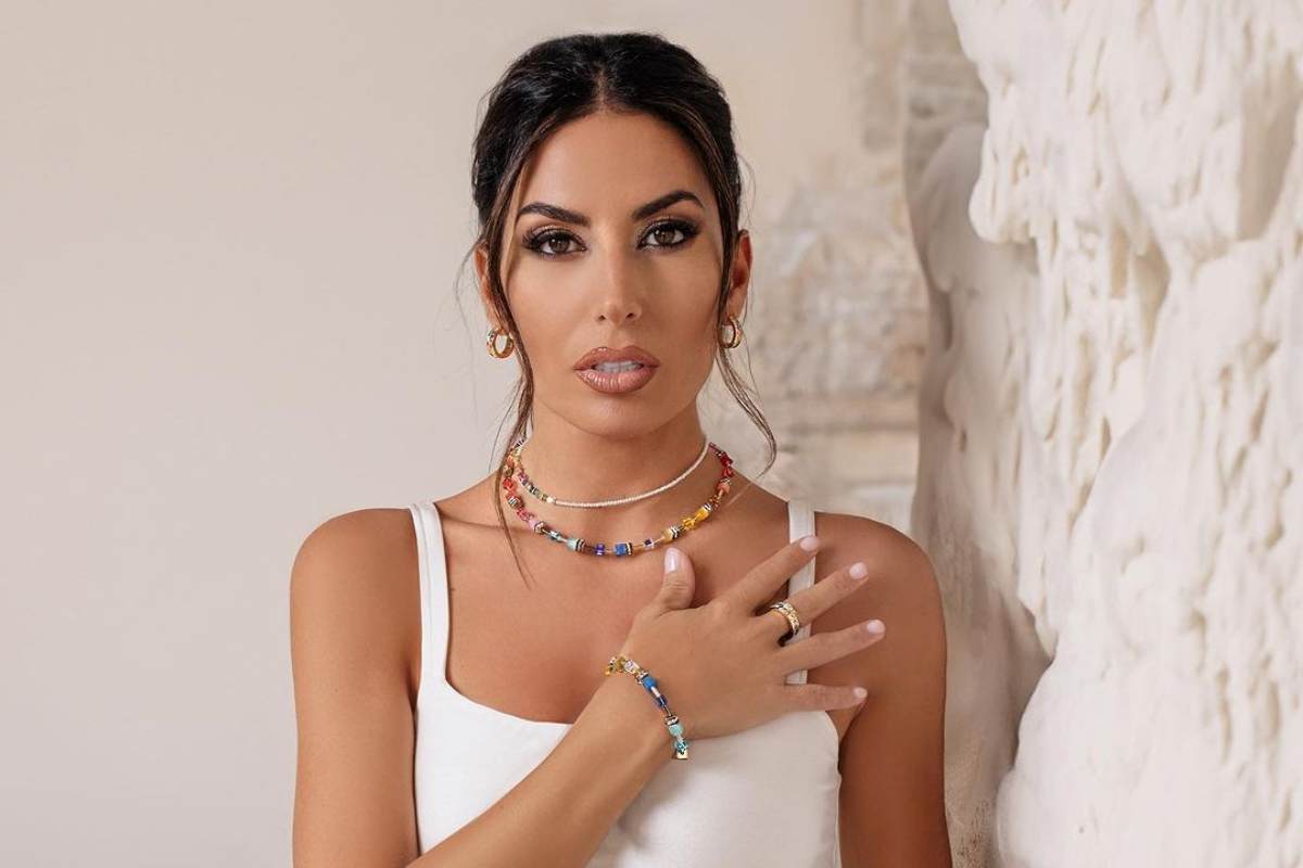 Elisabetta Gregoraci mostra tutto: la showgirl esagera