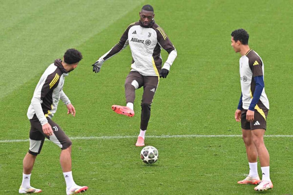 calciatori della juventus durante l'allenamento