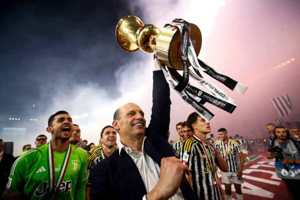 allegri alza la coppa italia