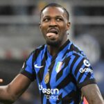 thuram fa una smorfia