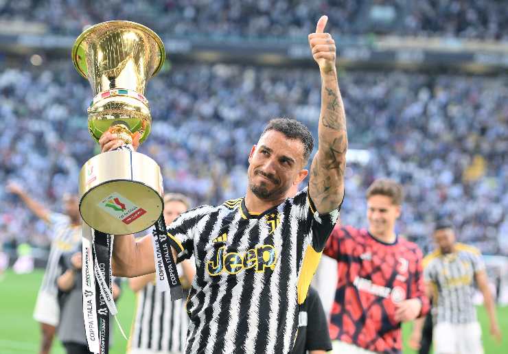 danilo alza la coppa italia