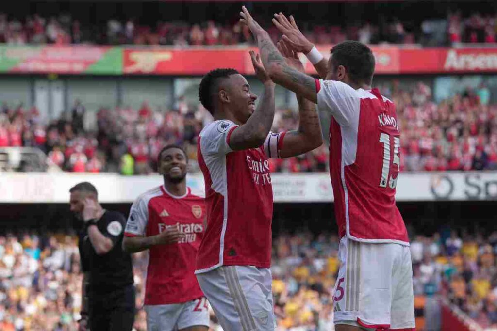 Giocatori dell'Arsenal esultano