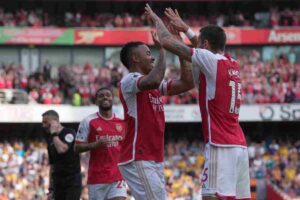 Giocatori dell'Arsenal esultano