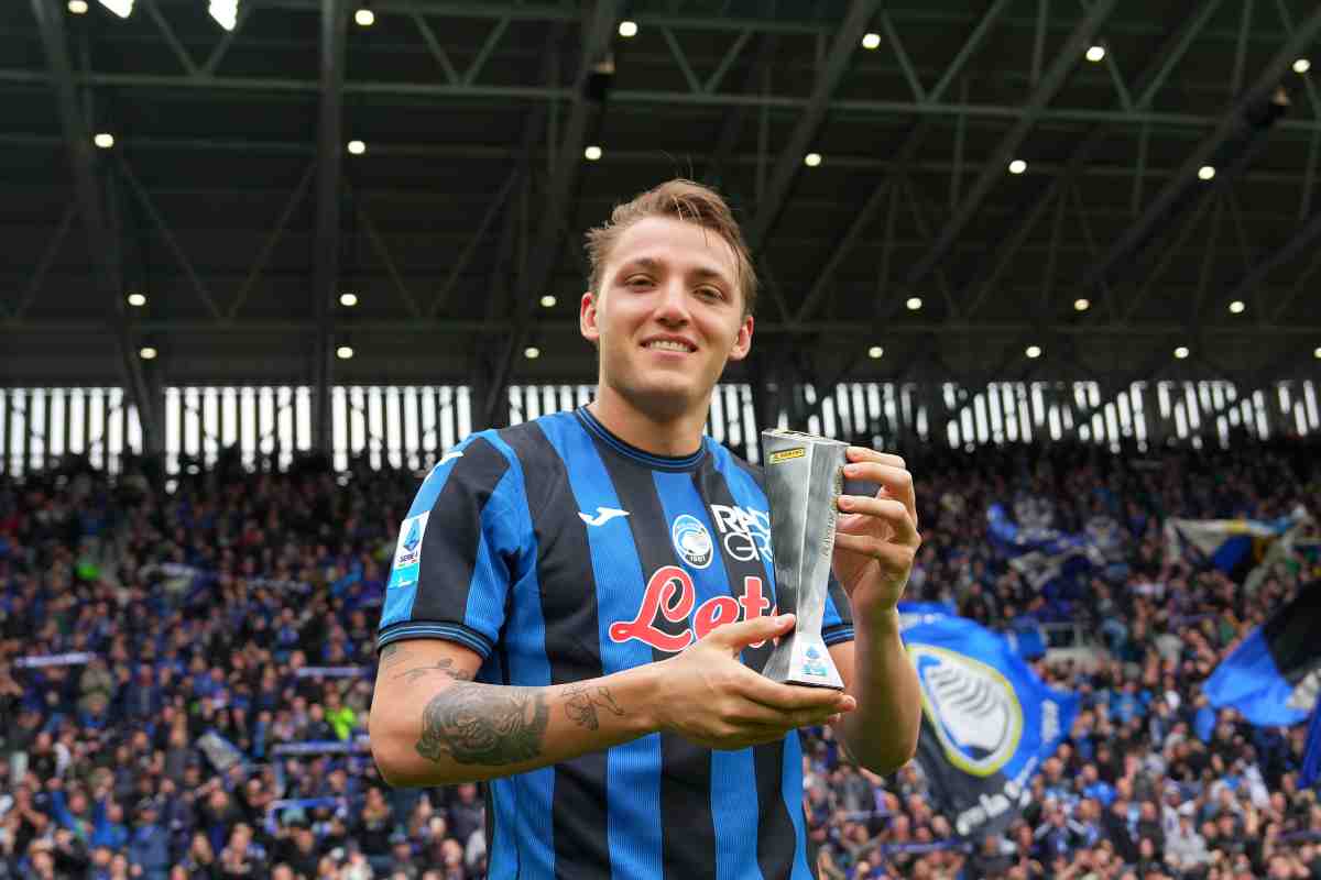 Retegui con il premio di MVP