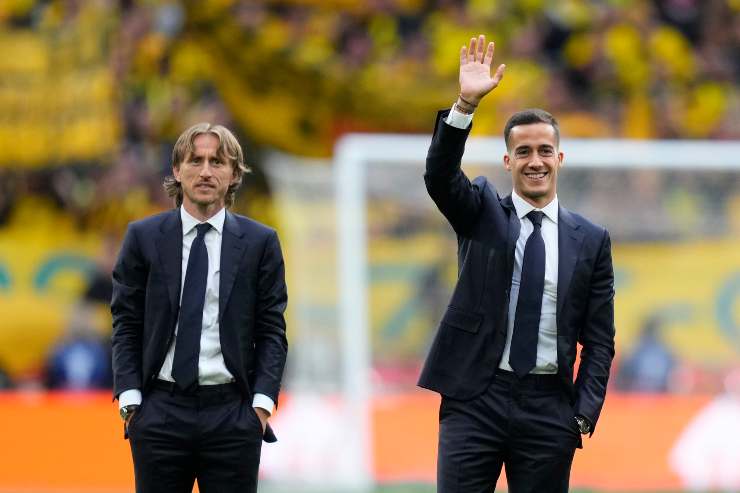 Lucas Vazquez con Modric Real